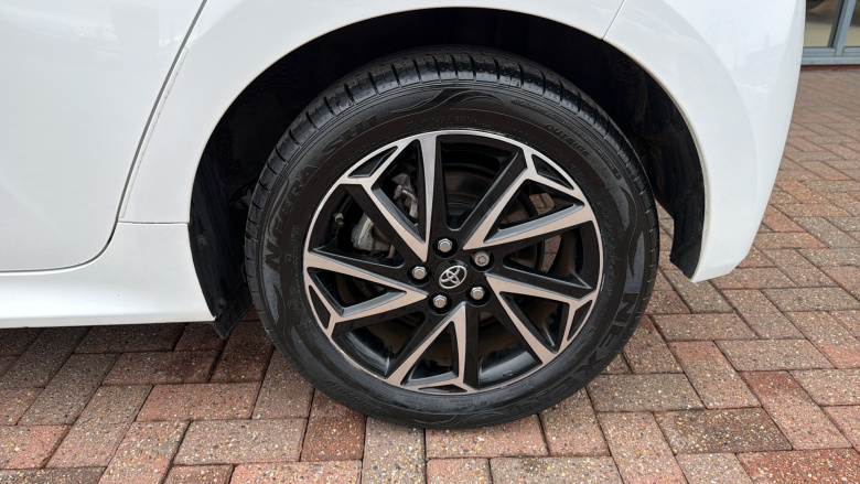 Toyota Yaris 1.5 Hybrid Design 5dr CVT Hybrid Hatchback